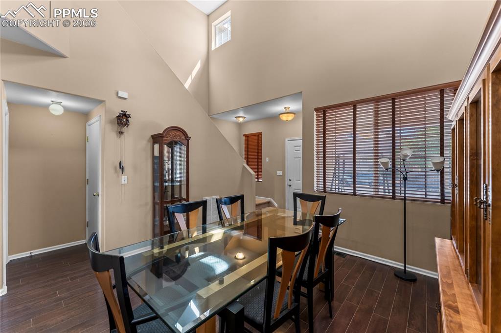 Image 5 of 44: Dining Area