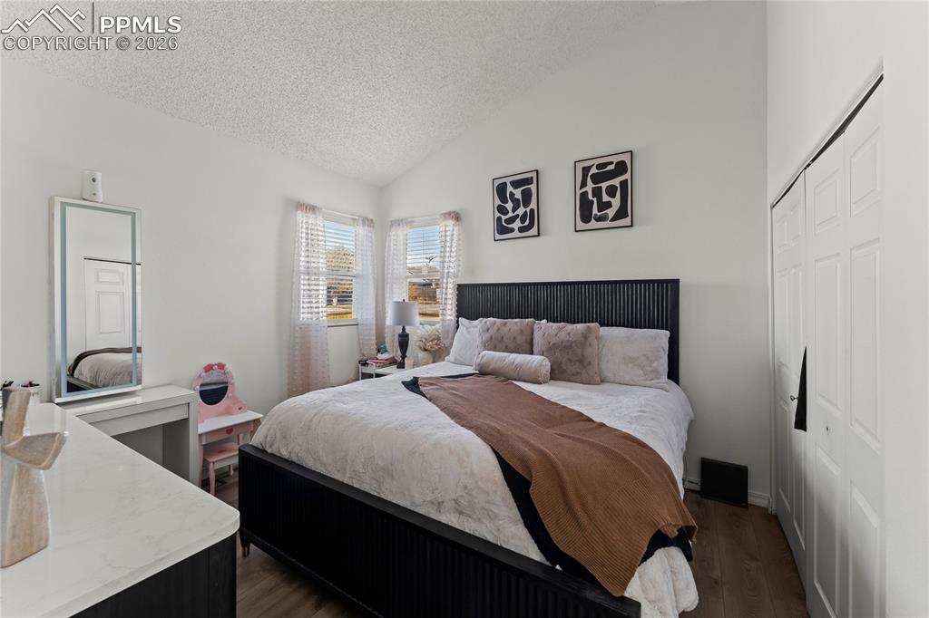 Image 13 of 32: Bedroom