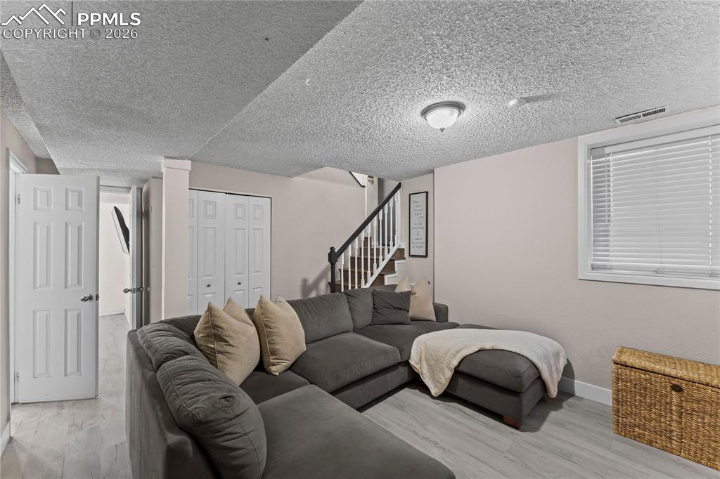 Image 21 of 32: Living Room