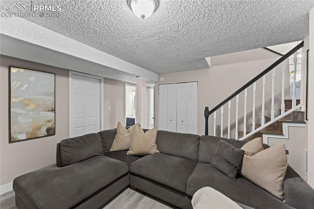 Image 22 of 32: Living Room