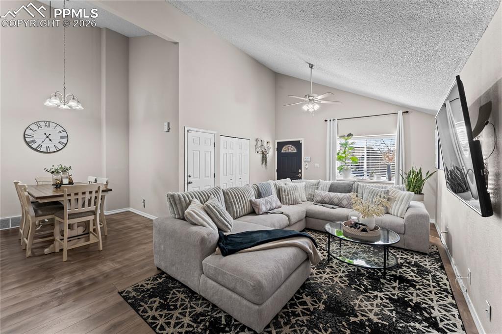 Image 6 of 32: Living Room