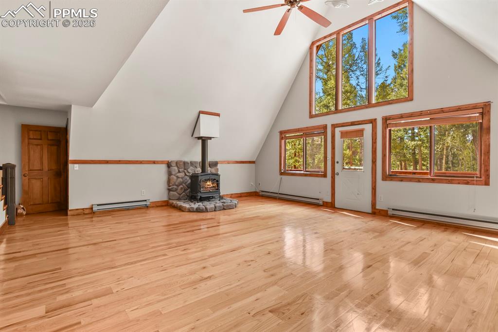 Image 12 of 50: Living Room