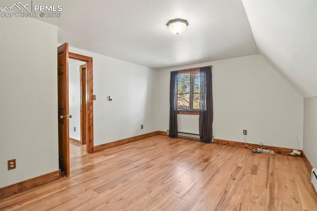 Image 21 of 50: Bonus Room