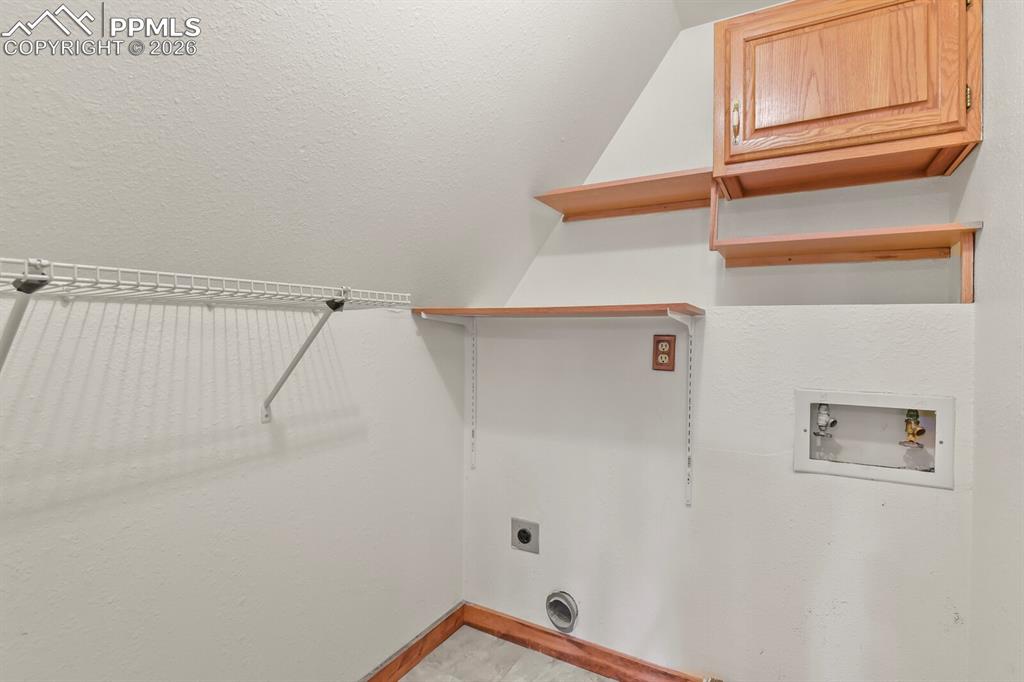 Image 22 of 50: Laundry