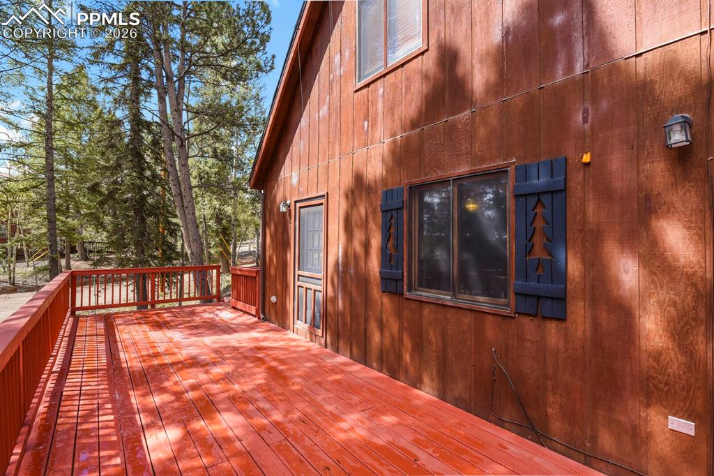 Image 43 of 50: Deck