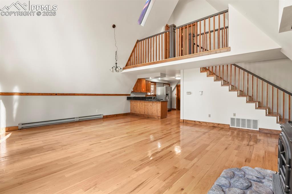 Image 6 of 50: Living Room