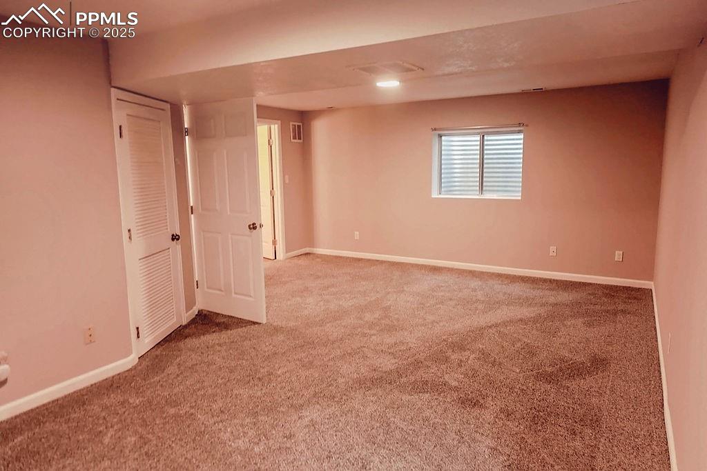 Image 23 of 38: Spacious Family Room