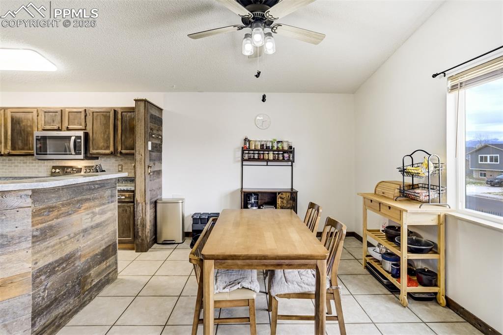 Image 13 of 49: Dining Area