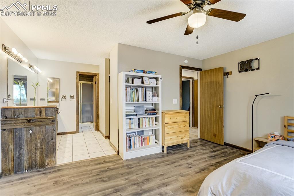 Image 22 of 49: Bedroom