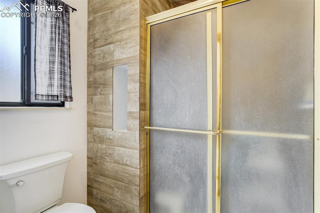 Image 25 of 49: Bathroom