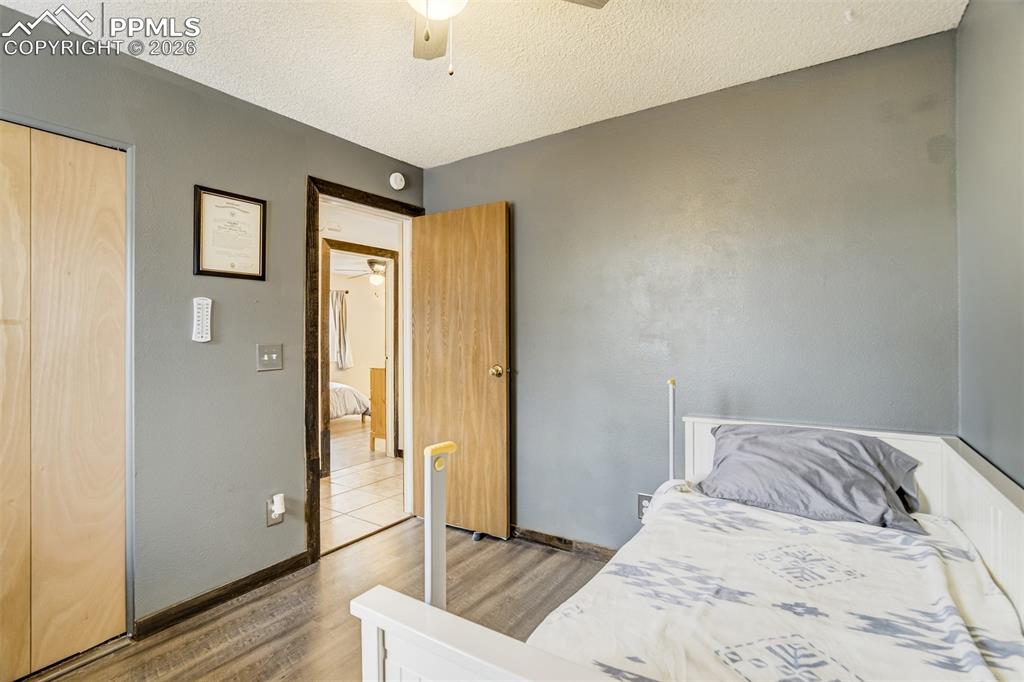 Image 31 of 49: Bedroom