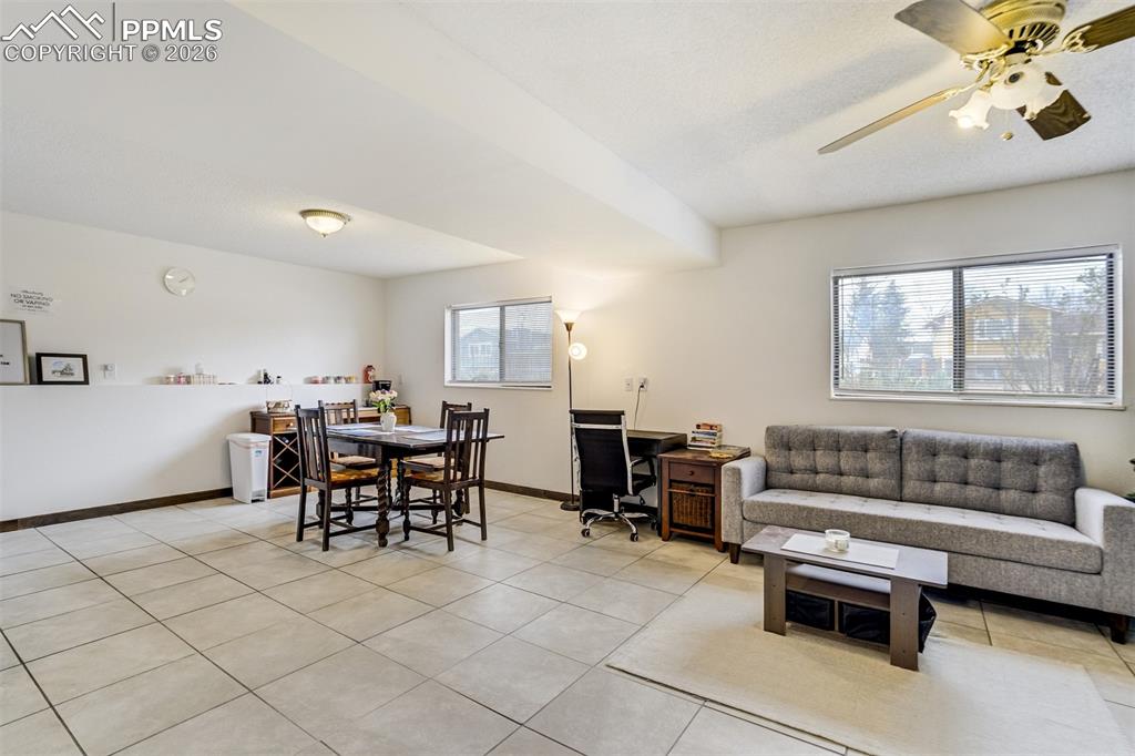 Image 34 of 49: Dining Area