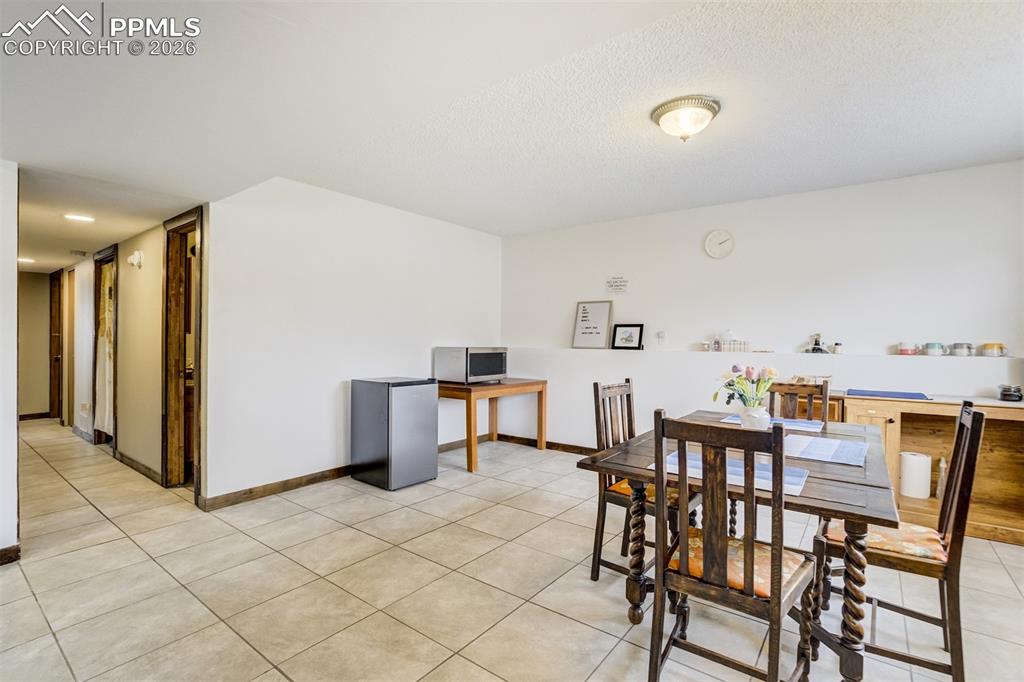 Image 38 of 49: Dining Area