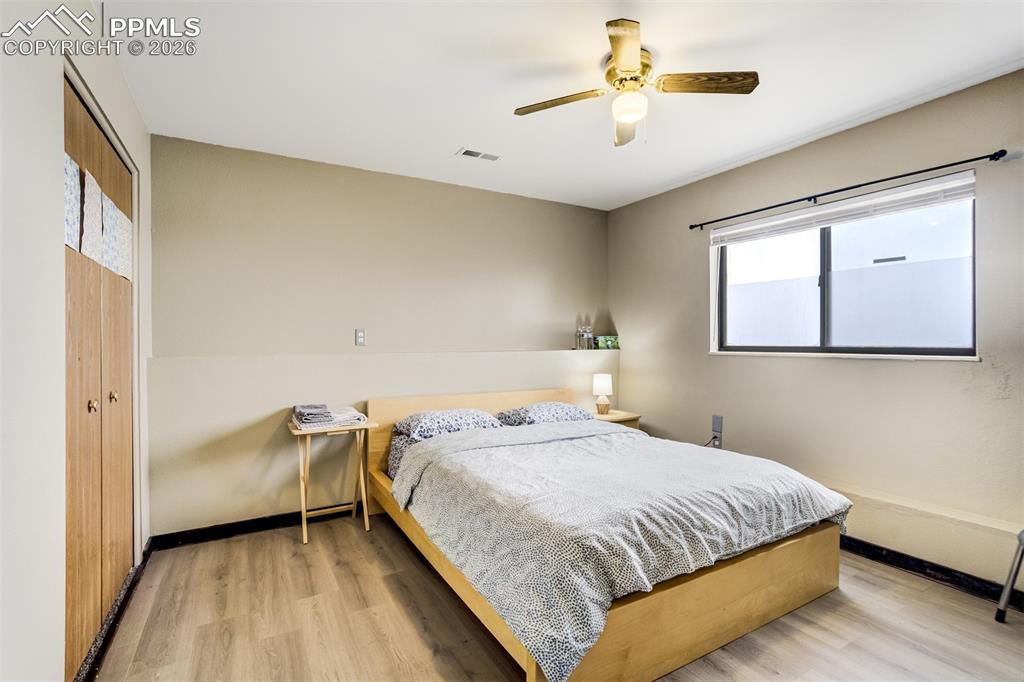 Image 41 of 49: Bedroom