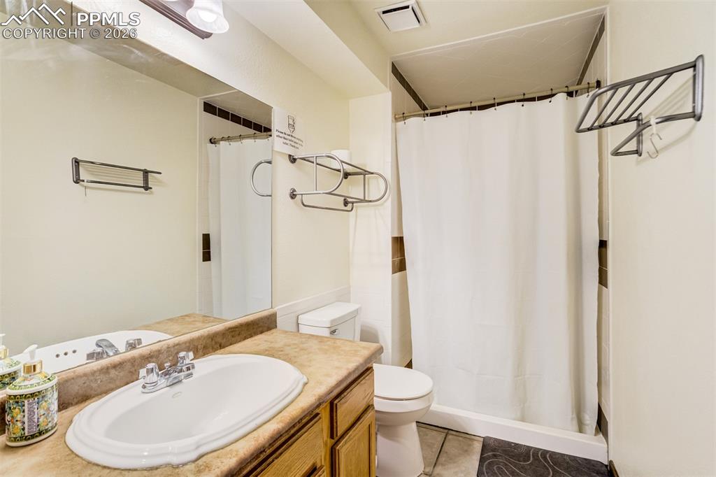 Image 44 of 49: Bathroom