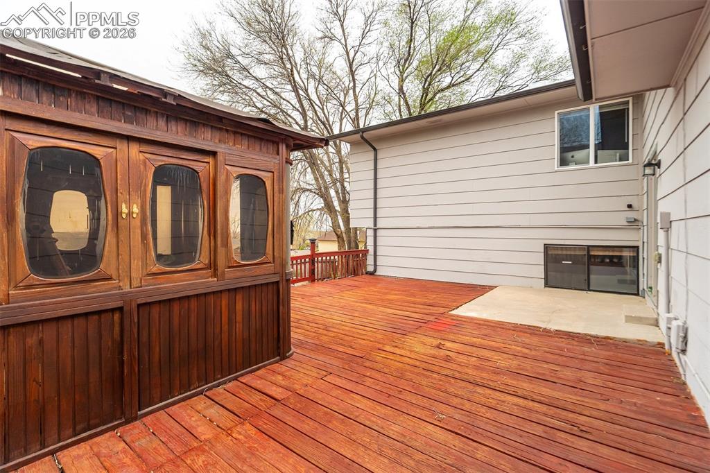 Image 46 of 49: Deck