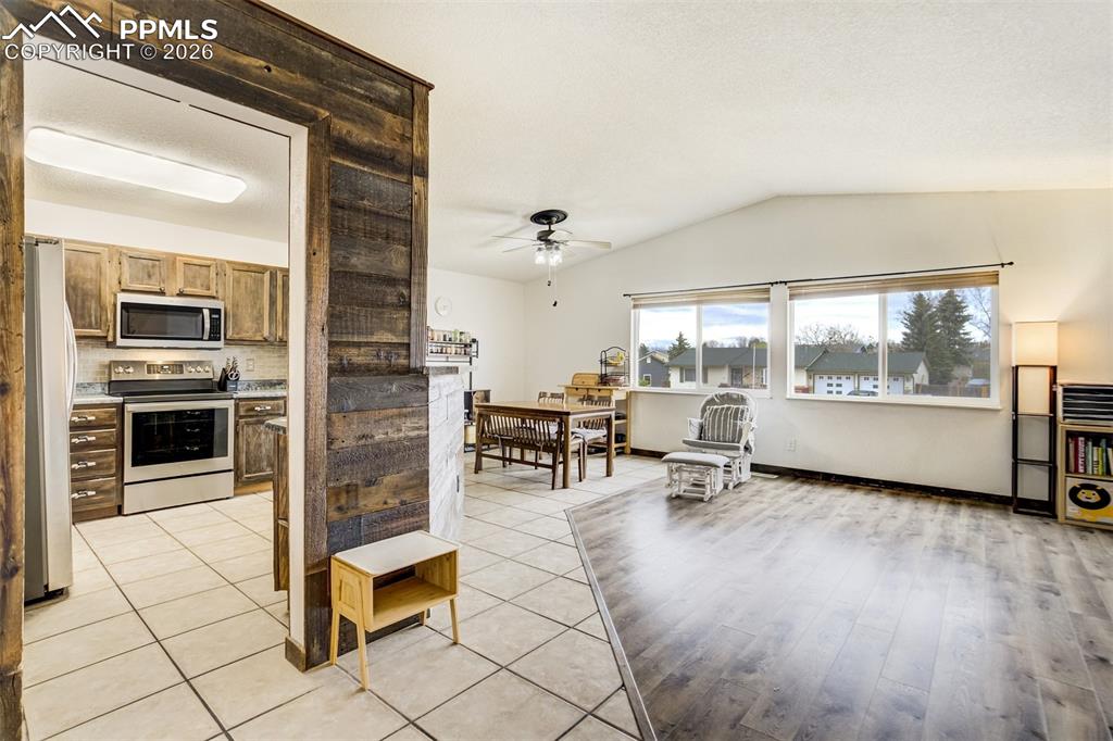 Image 9 of 49: Kitchen