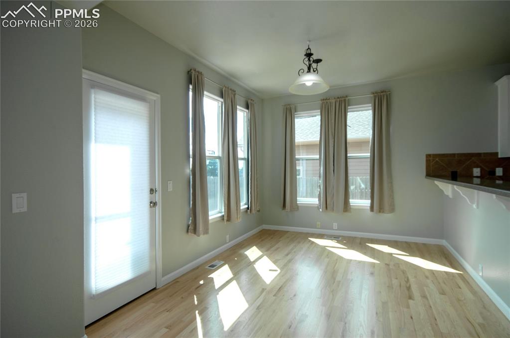 Image 20 of 45: Dining Area
