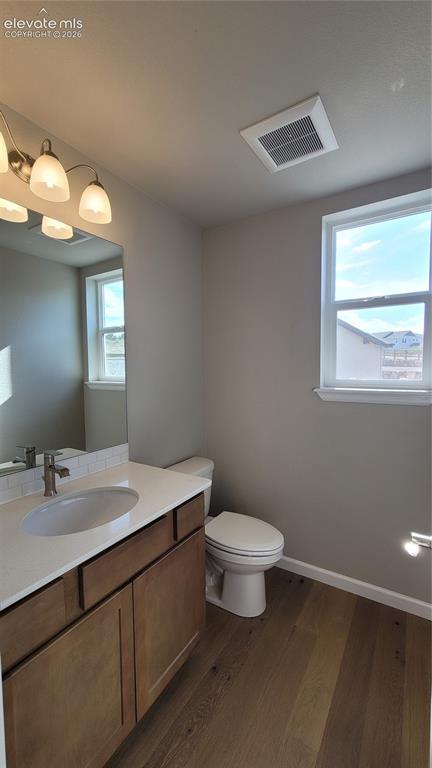 Image 12 of 50: Bathroom