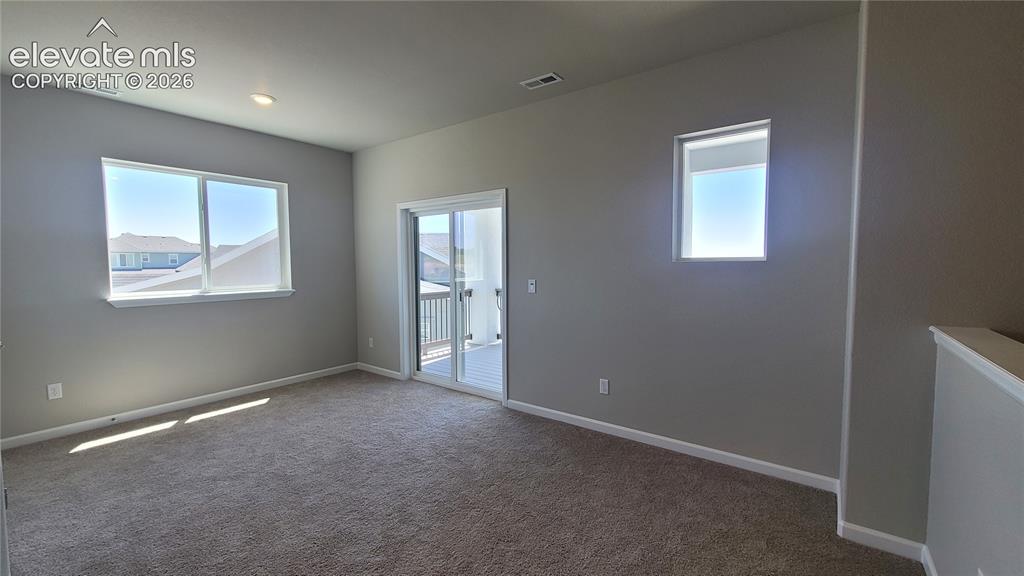Image 14 of 50: Loft