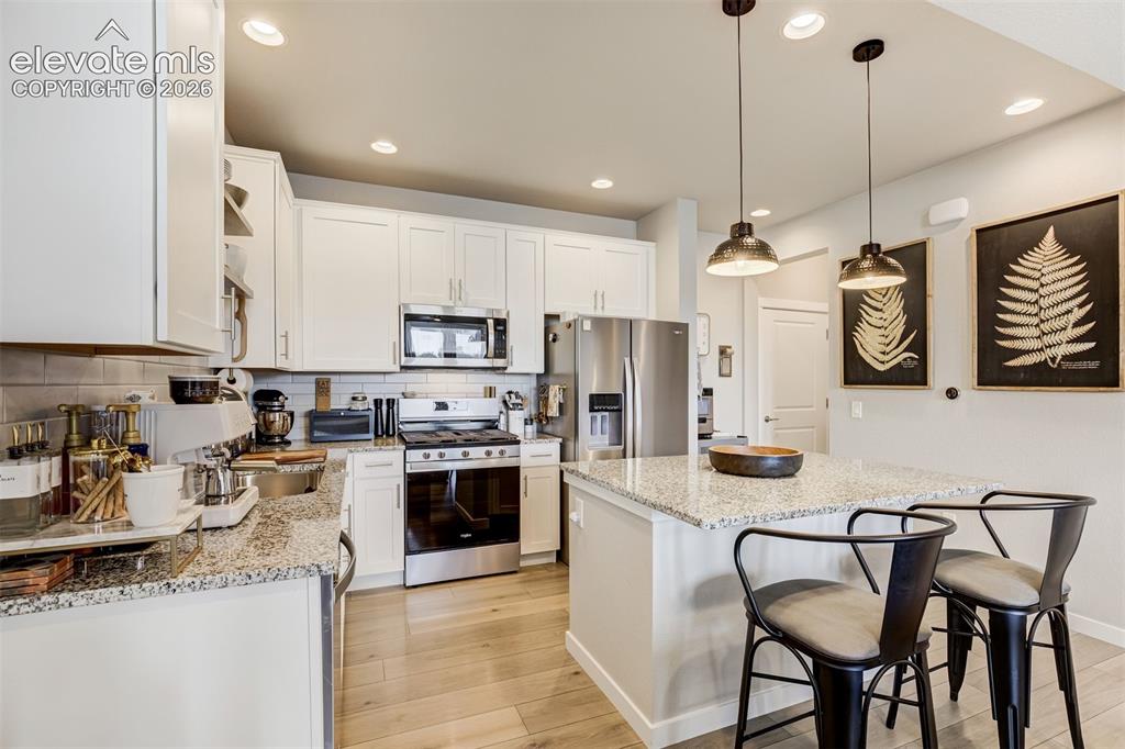 Image 14 of 49: Kitchen