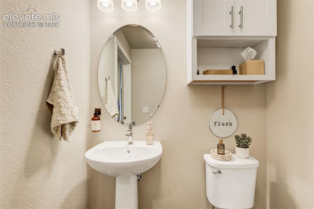 Image 21 of 49: Half bath on the main level