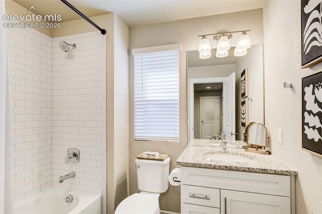 Image 34 of 49: Bathroom