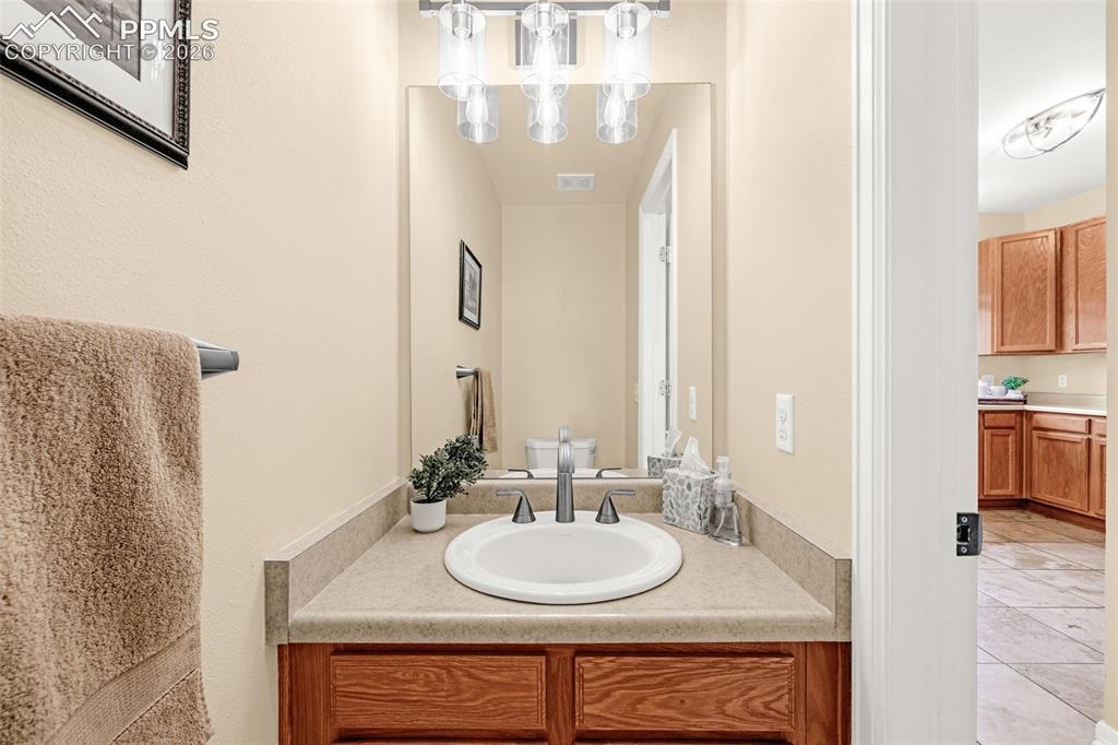 Image 14 of 36: Bathroom