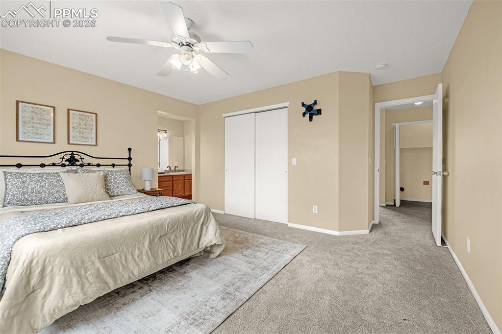 Image 16 of 36: Bedroom