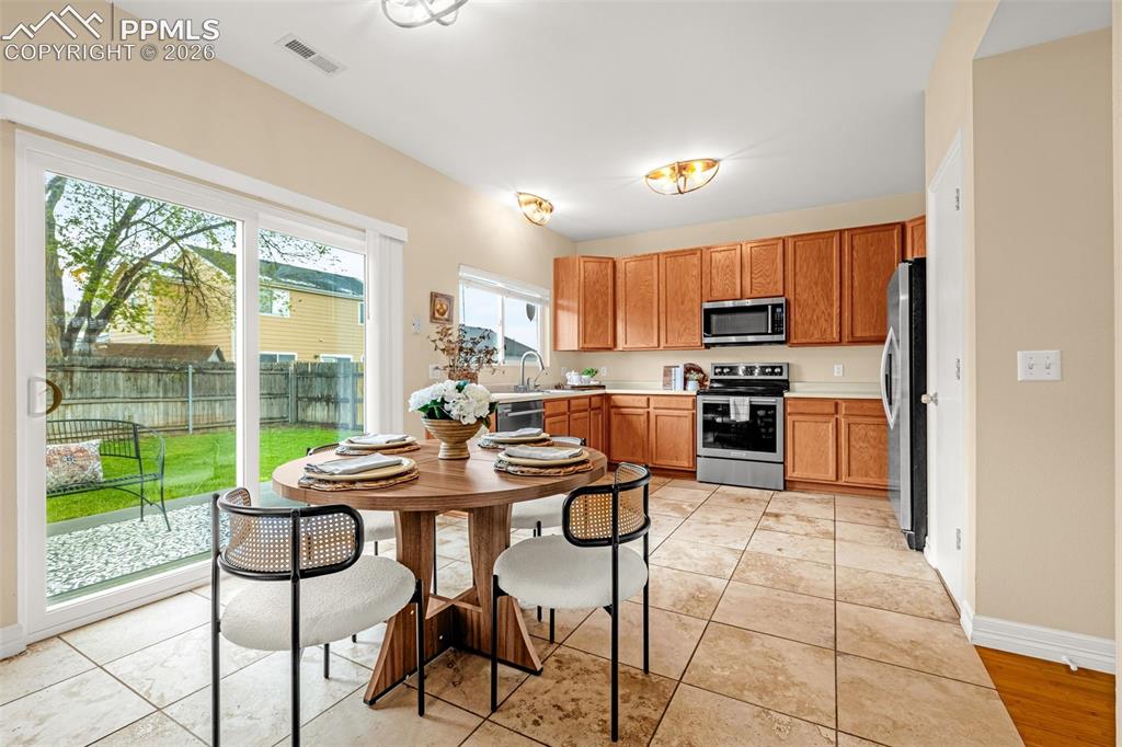Image 7 of 36: Kitchen