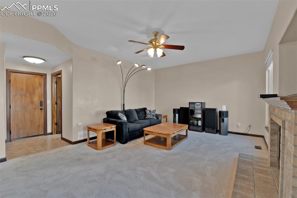 Image 14 of 50: Fence