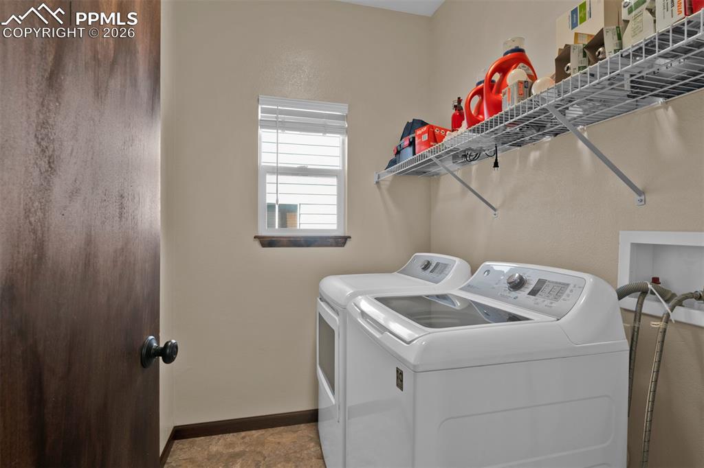 Image 16 of 50: Laundry