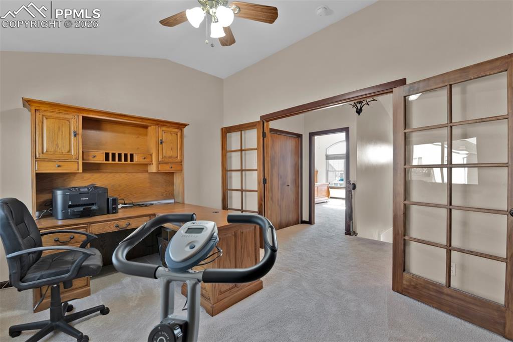 Image 22 of 50: Office