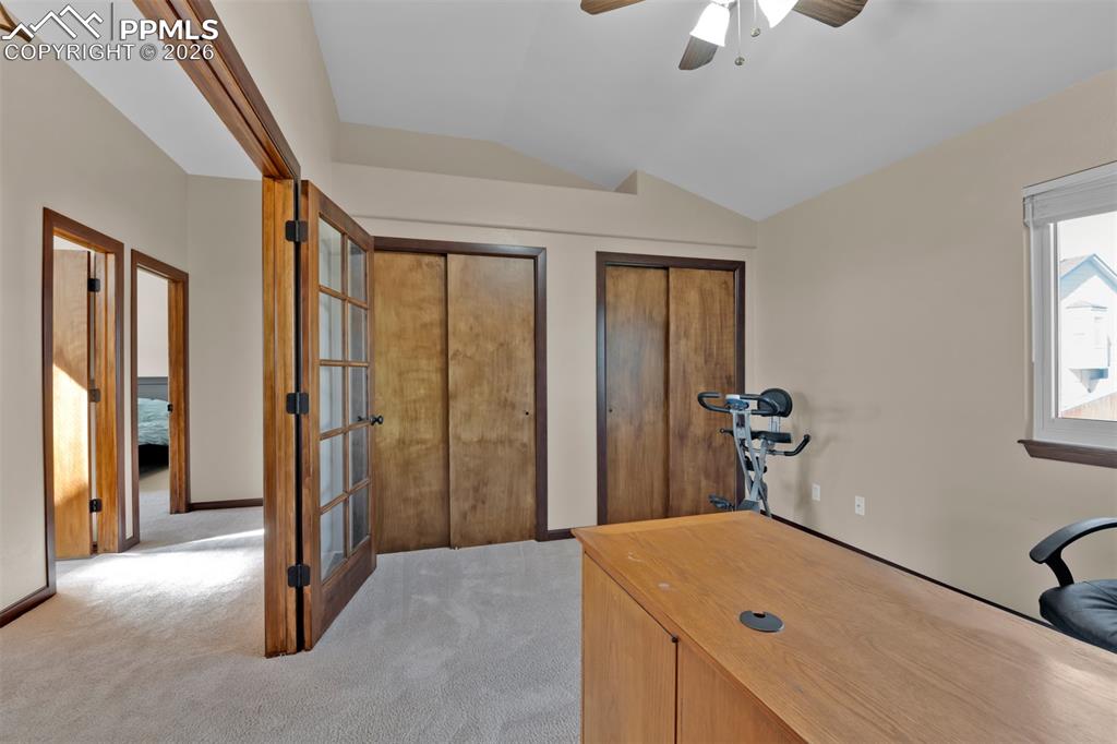 Image 23 of 50: Office