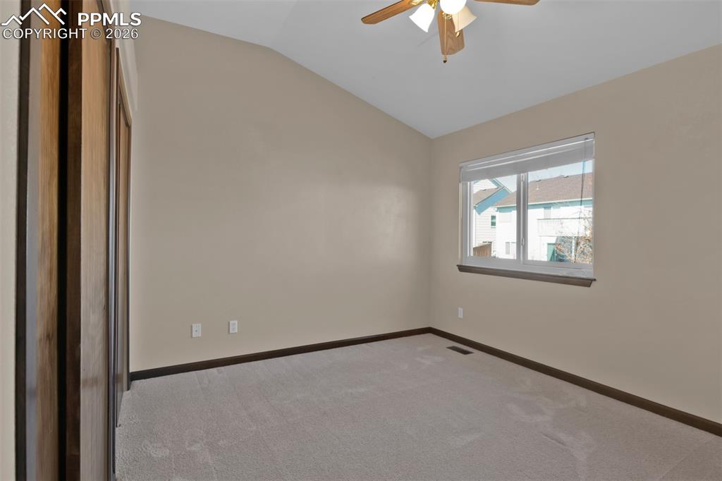 Image 25 of 50: Bedroom