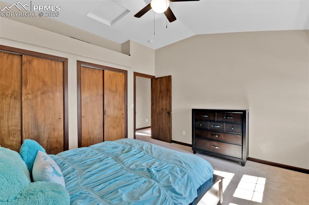 Image 27 of 50: Bedroom