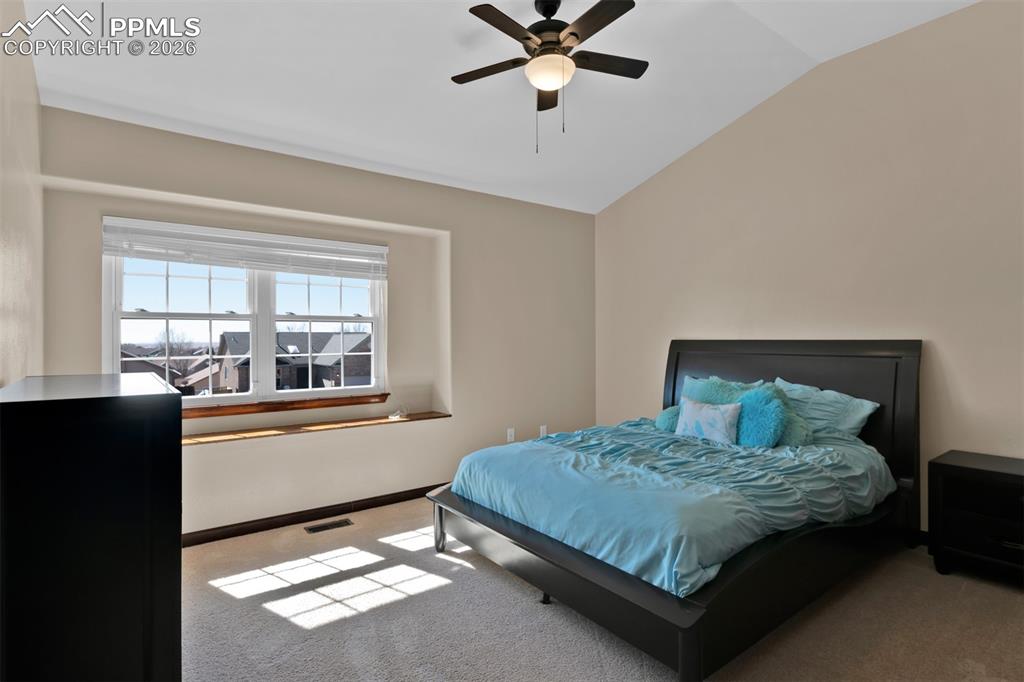 Image 28 of 50: Bedroom