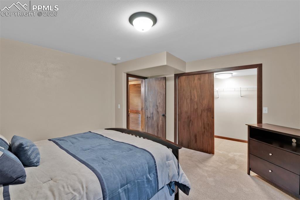 Image 34 of 50: Bedroom