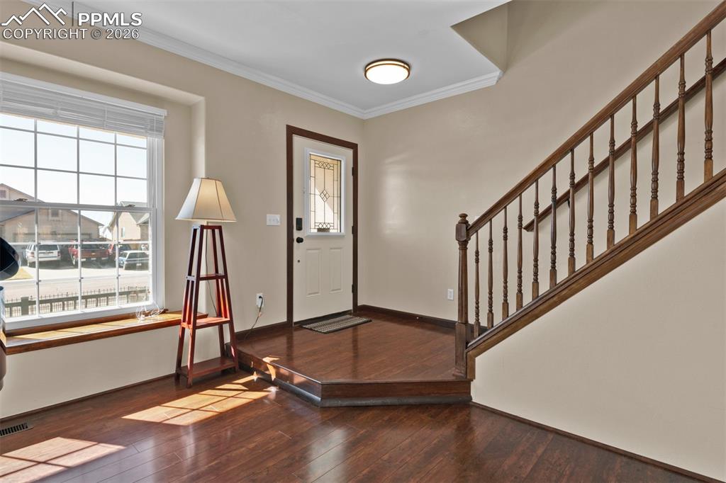 Image 4 of 50: Entry