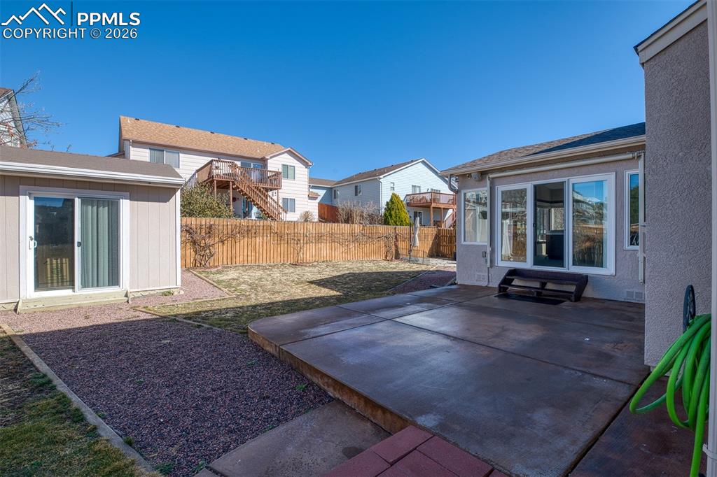 Image 43 of 50: Yard