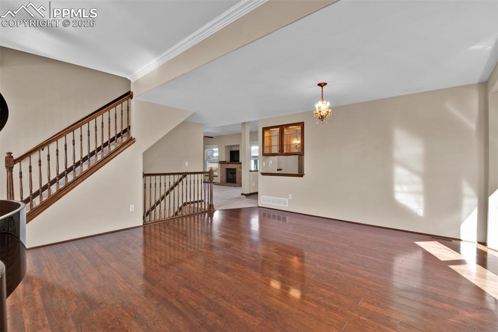 Image 7 of 50: Dining Room