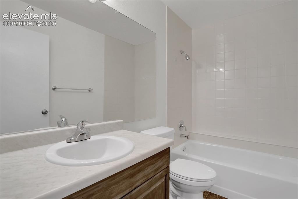 Image 16 of 28: Bathroom