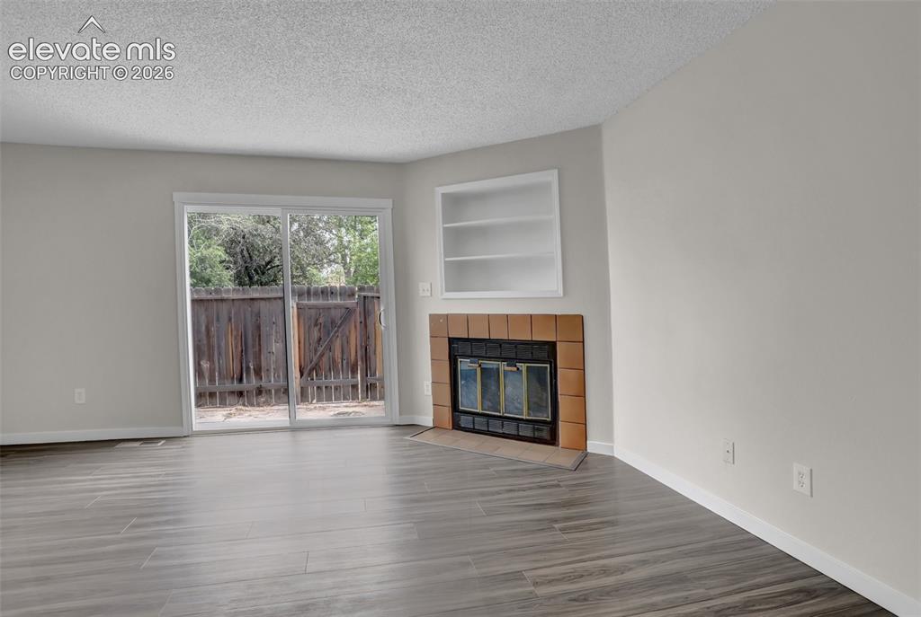 Image 4 of 28: Living Room