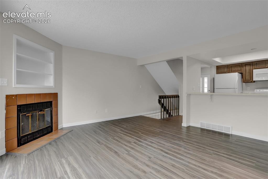 Image 6 of 28: Living Room