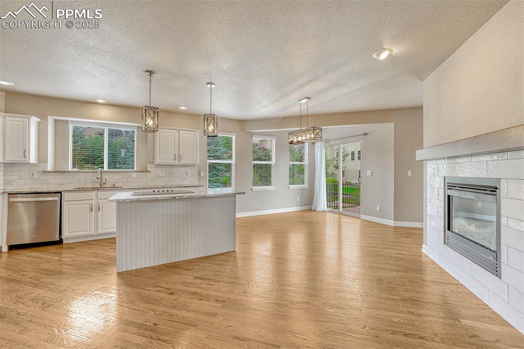 Image 14 of 49: Kitchen