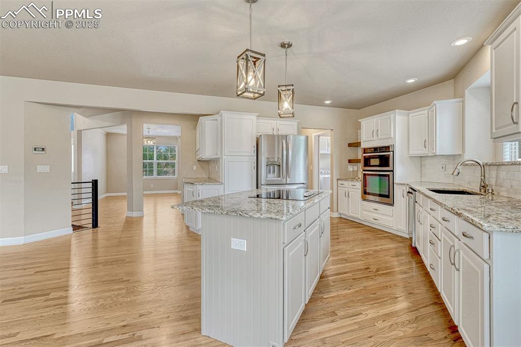 Image 16 of 49: Kitchen