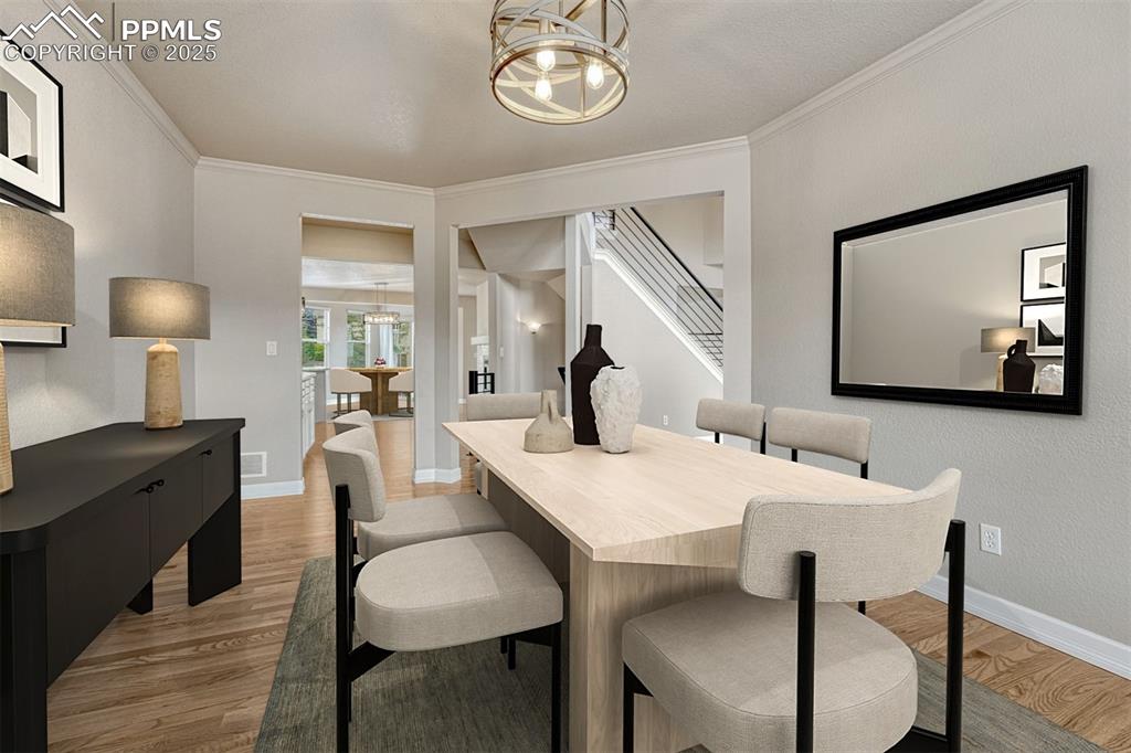 Image 21 of 49: Dining Area