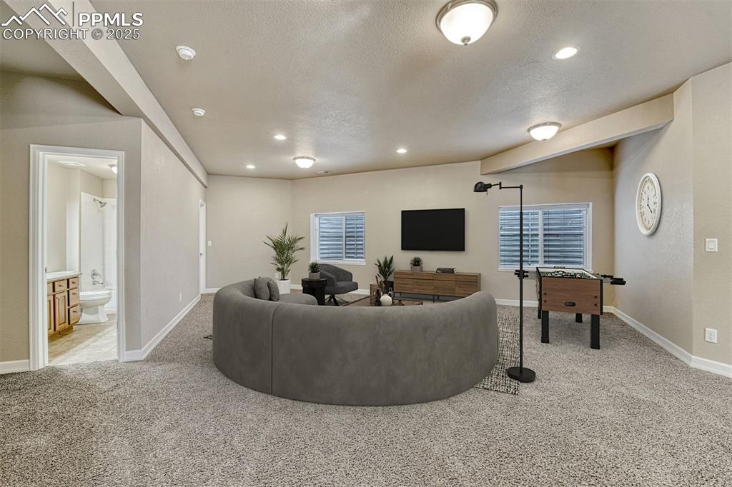 Image 32 of 49: Living Room