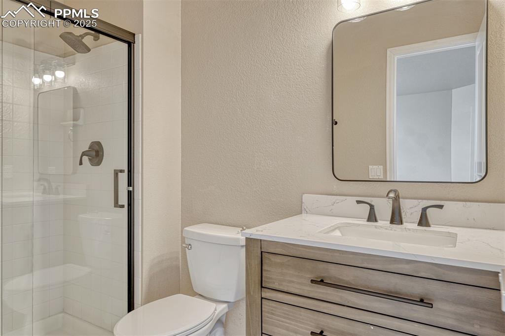 Image 37 of 49: Bathroom