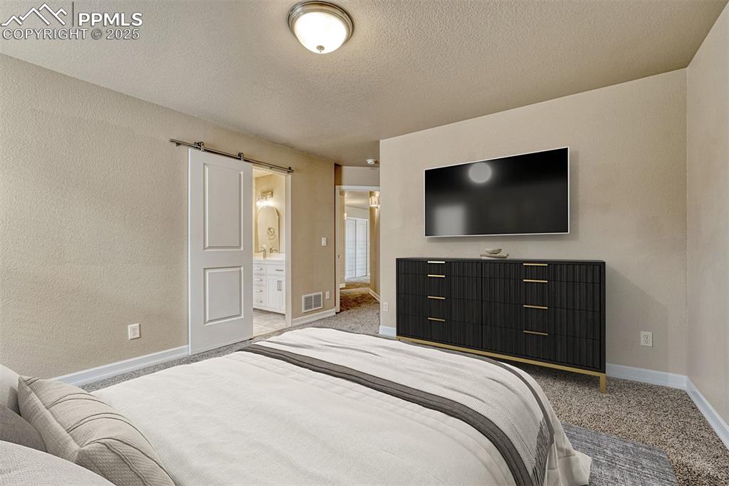 Image 39 of 49: Bedroom